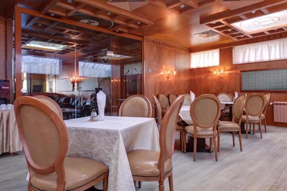 Central Plaza Hotel Sofia Bagian luar foto