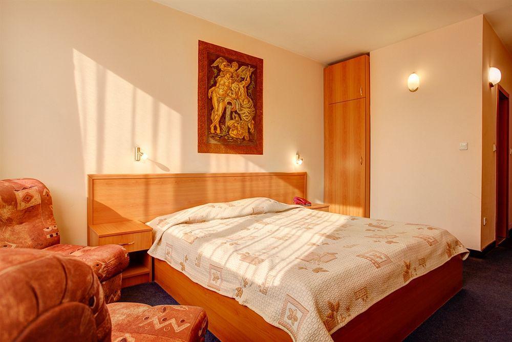 Central Plaza Hotel Sofia Bagian luar foto